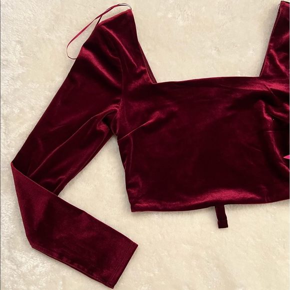 3/$25✨Willow Velvet Long Sleeve Top - Picture 6 of 6